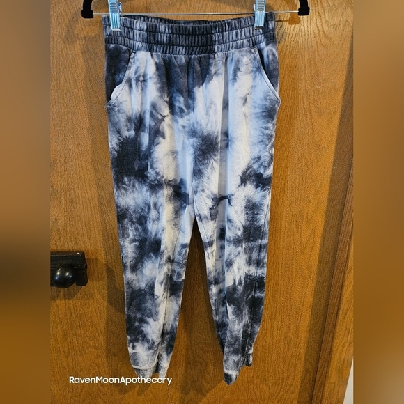 3/15$ Bundle Deal More Than Magice Sweat Pants large 10/12 - Picture 1 of 7
